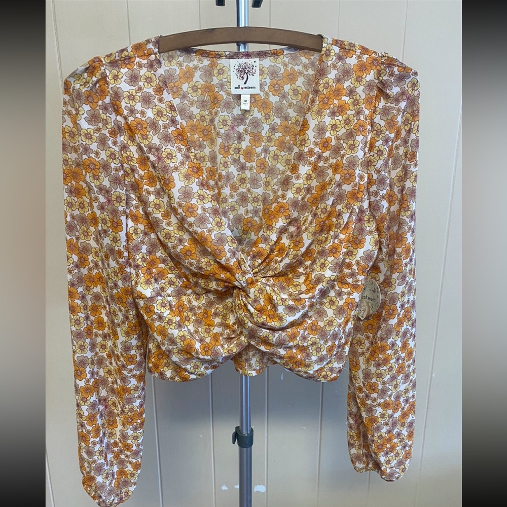 Long sleeve, twisted crop top